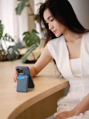 UNIQ Esme MagSafe Cardholder with Mirror and Stand