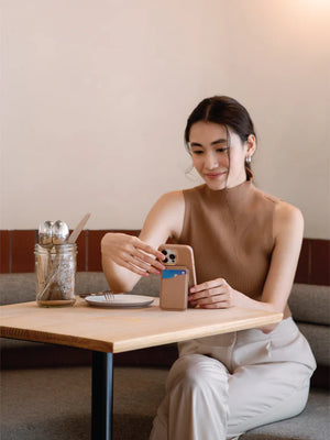 UNIQ Esme MagSafe Cardholder with Mirror and Stand