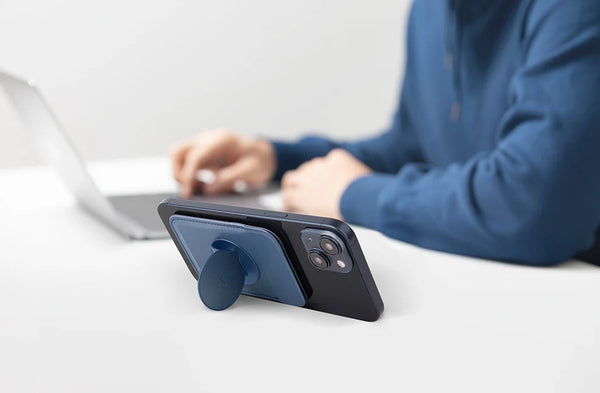 UNIQ FLIXA MagSafe Card Holder With Stand