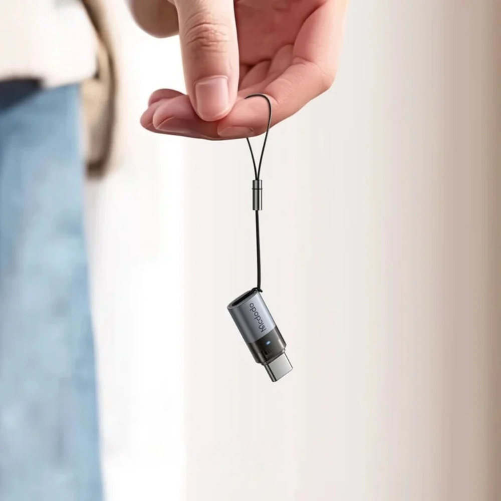 MCDODO OT-7610 Lightning to USB-C 60W Charging Adapter with Indicator Lights and Lanyard